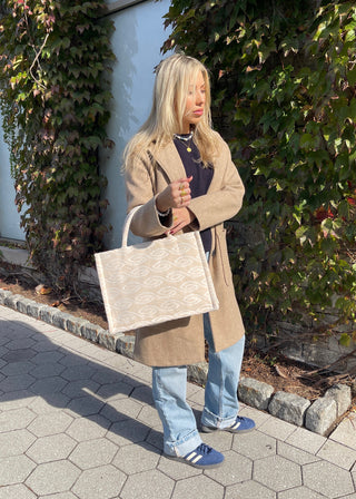 White wave design cotton woven tote bag made in Greece. Greek fashion handbags and accessories. Handmade large shopper tote bag made using looms. Street style fashion