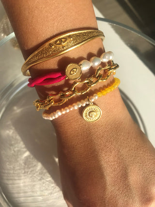 Freshwater pearls and yellow agate gemstone bracelet with a gold-plated sun charm made in Greece by Greek jewelry designer brand Barbora.