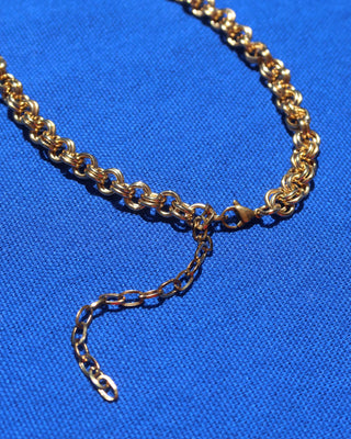 Chunky gold chailink necklace with a lobster claw clasp and an extender